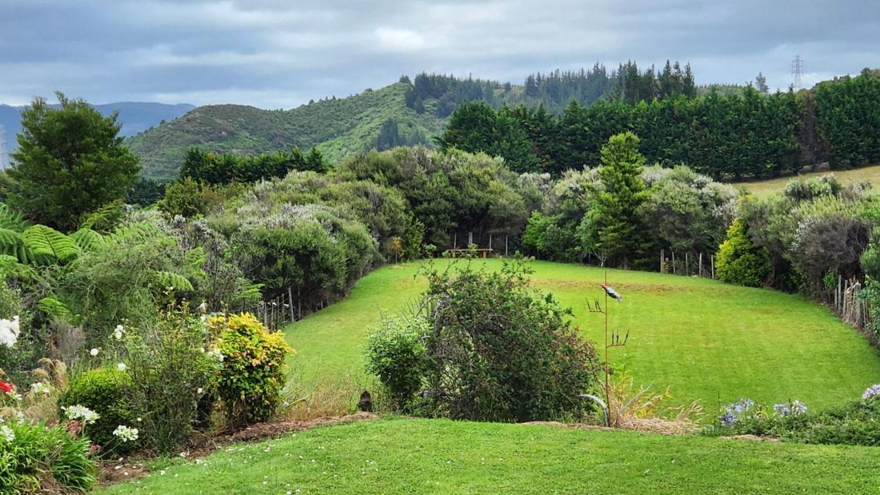 Hotel Boutique Art Retreat à Upper Hutt Extérieur photo