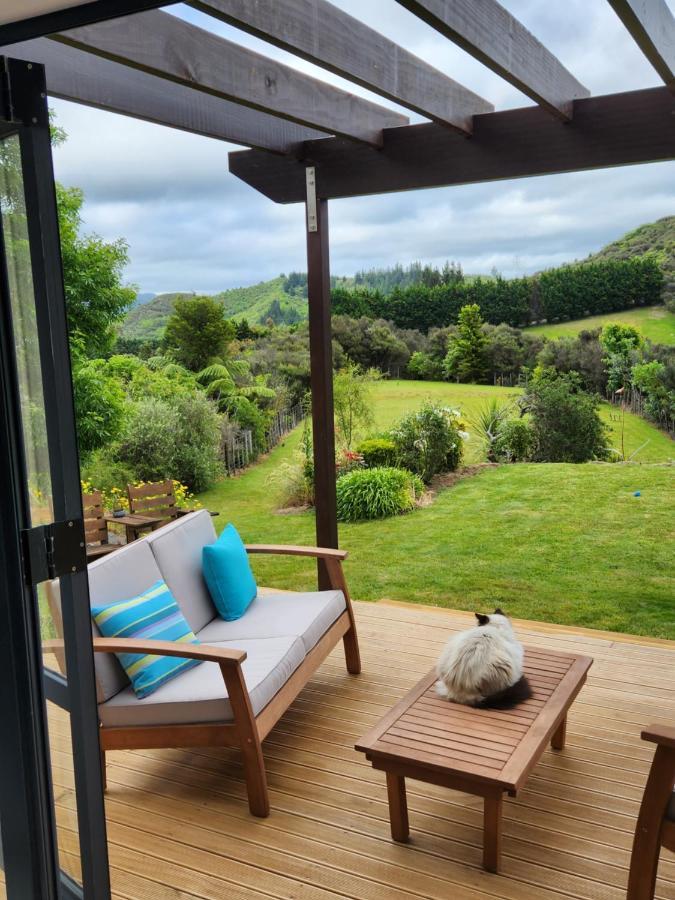 Hotel Boutique Art Retreat à Upper Hutt Extérieur photo