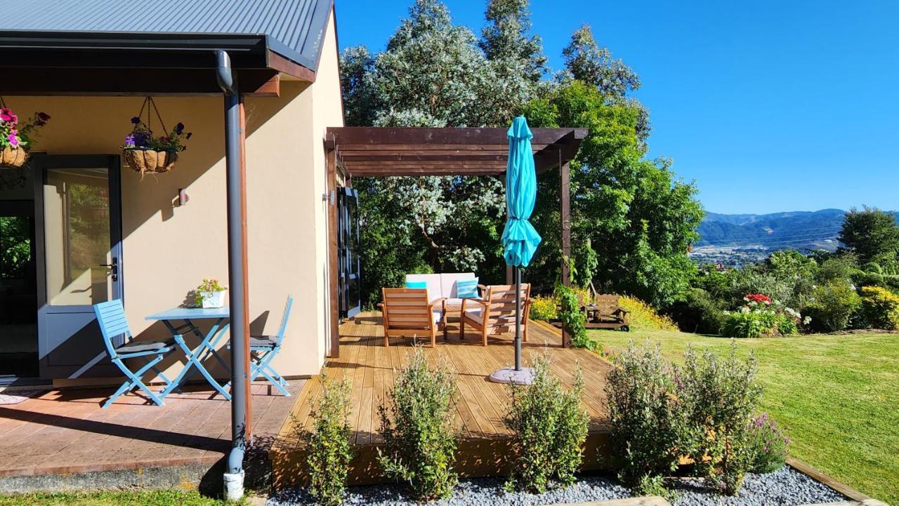 Hotel Boutique Art Retreat à Upper Hutt Extérieur photo