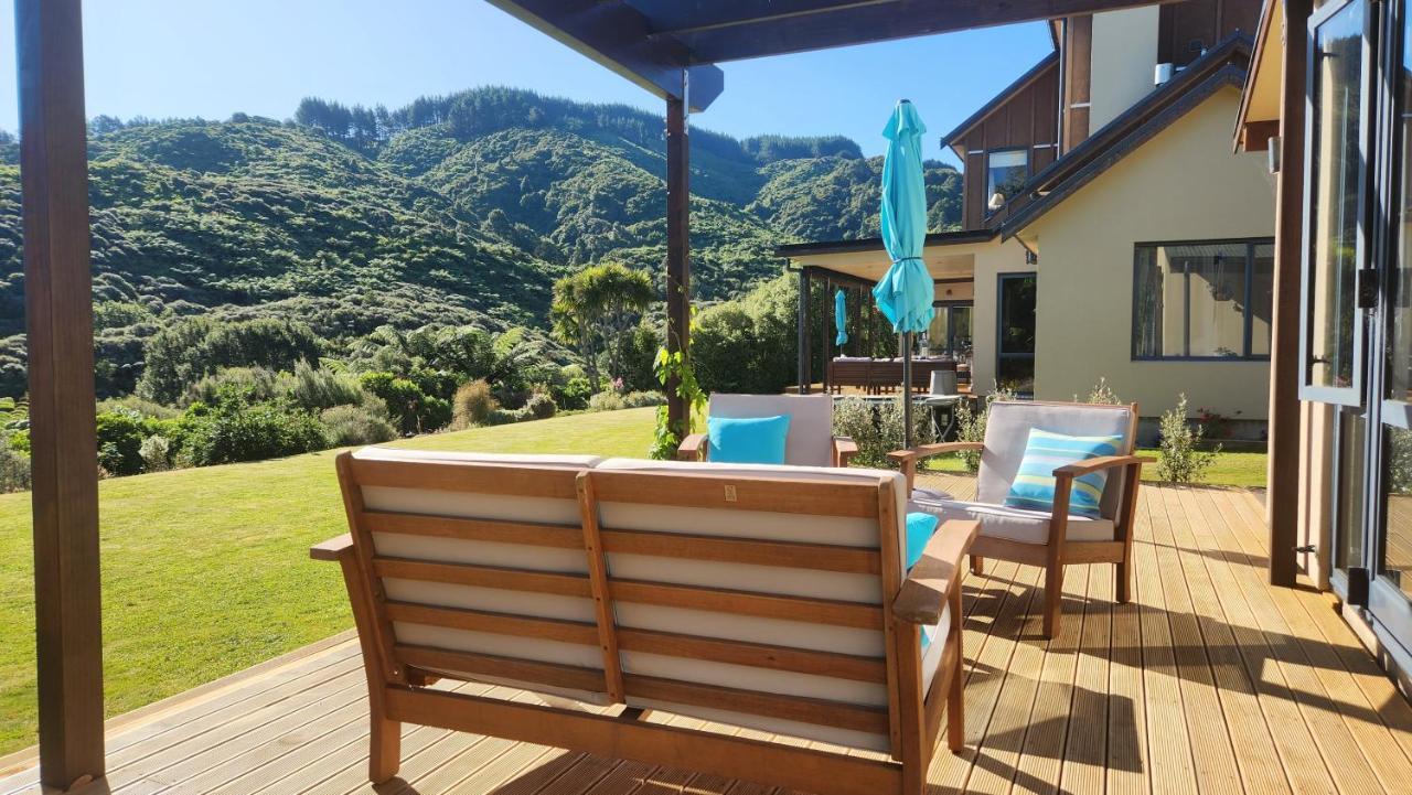 Hotel Boutique Art Retreat à Upper Hutt Extérieur photo