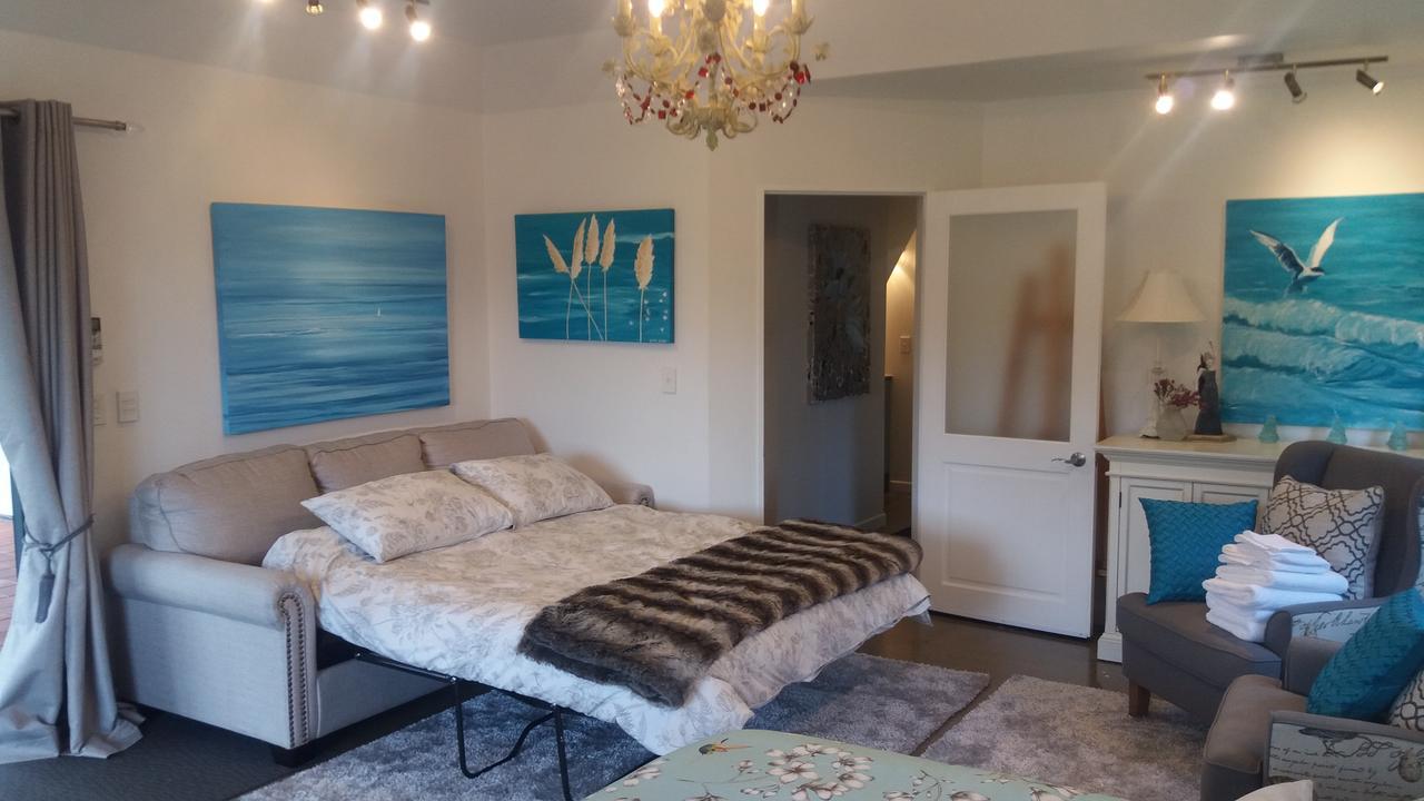 Hotel Boutique Art Retreat à Upper Hutt Extérieur photo